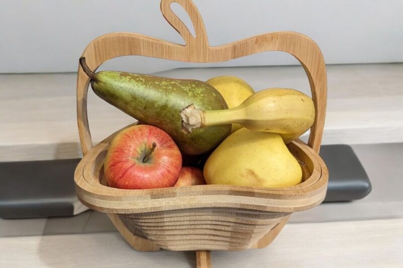 Panier à fruits en bambou véritable, forme pomme, fabrication artisanale vietnamienne. Idéal pour décorer votre cuisine et présenter vos fruits de manière originale.