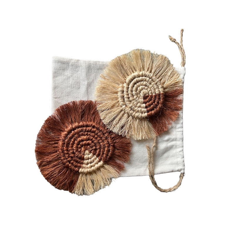sous-verres en fibre de bananier bicolores naturel et cuivre avec pochette
